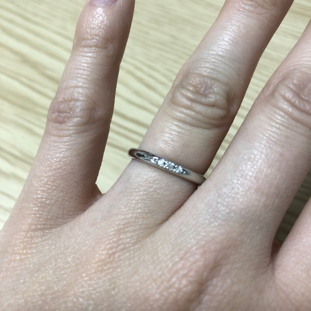 【銀座ダイヤモンドシライシの口コミ】 石が何個かあるのを探していて、どんどん絞っていきました。最初の段階で…