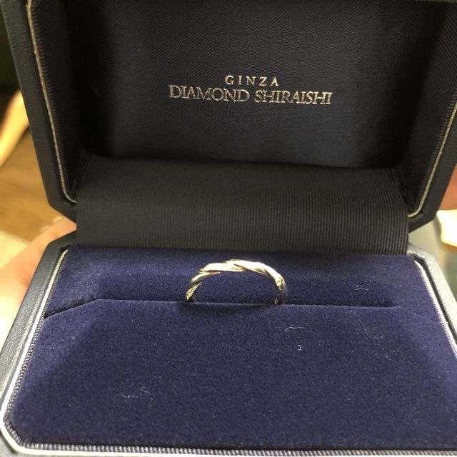 【銀座ダイヤモンドシライシの口コミ】 ダイヤが入っているものが良かったが、あまり派手なものは嫌だったので、…