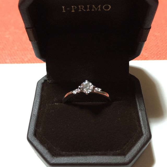 【アイプリモ(I-PRIMO)の口コミ】 婚約指輪は夫がサプライズでプレゼントしてくれました。
何も知識が無かっ…