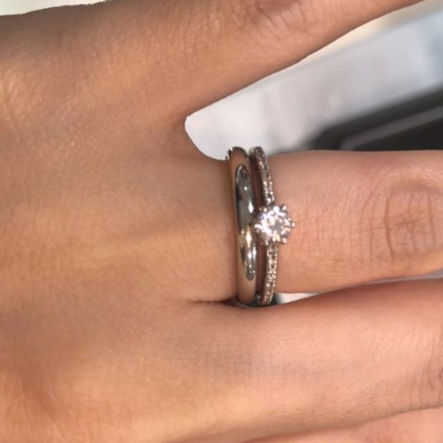 【GALA JEWELRY(ガラジュエリー)の口コミ】 重ね付けが魅力的だったので、基本的に華奢で上品なデザインを選びました…