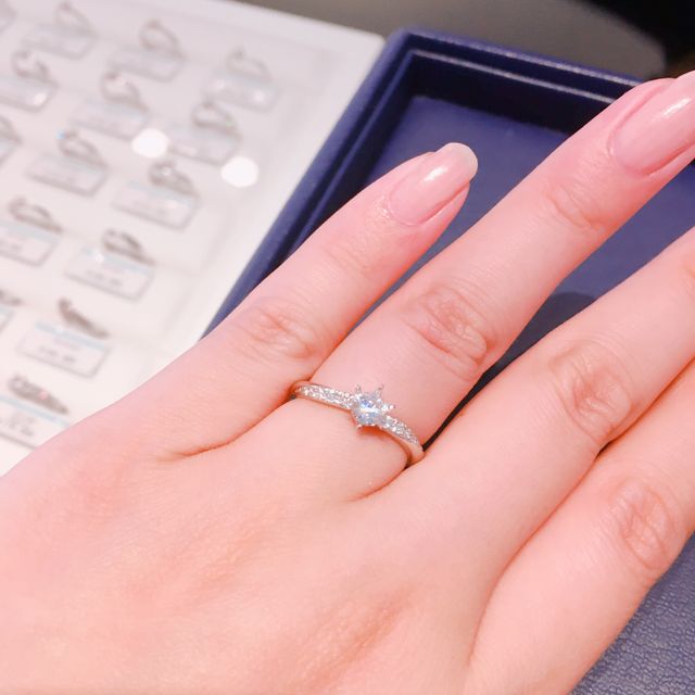 【銀座ダイヤモンドシライシの口コミ】 一粒のダイヤのみのデザインもシンプルでいいなと思ったけどStarryを見た…