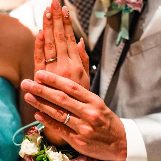 【ケイウノ ブライダル(K.UNO BRIDAL)の口コミ】 まず1つ目は、デザインを自分たちで考え、デザイナーさんが形にしてくれた…