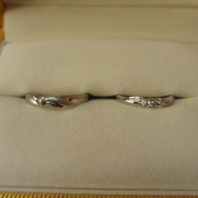 【ケイウノ ブライダル(K.UNO BRIDAL)の口コミ】 まず1つ目は、デザインを自分たちで考え、デザイナーさんが形にしてくれた…