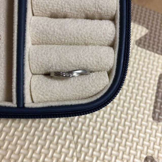 【4℃ BRIDAL(ヨンドシーブライダル)の口コミ】 形が良かったところと、シルバーリングが欲しかった、そして石が主張しす…