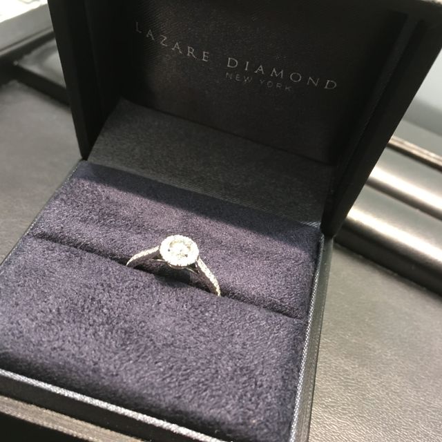 【ラザール ダイヤモンド(LAZARE DIAMOND)の口コミ】 いくつかのブランドを回って、いろいろなタイプの指輪を試着しましたが、…