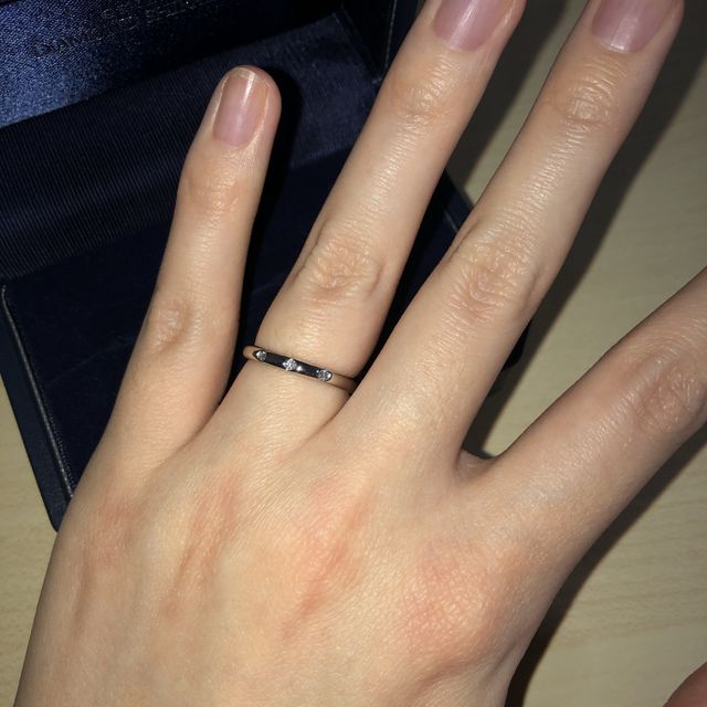 【銀座ダイヤモンドシライシの口コミ】 結婚指輪は毎日つけるものなので、シンプルなものを探していました。ライ…