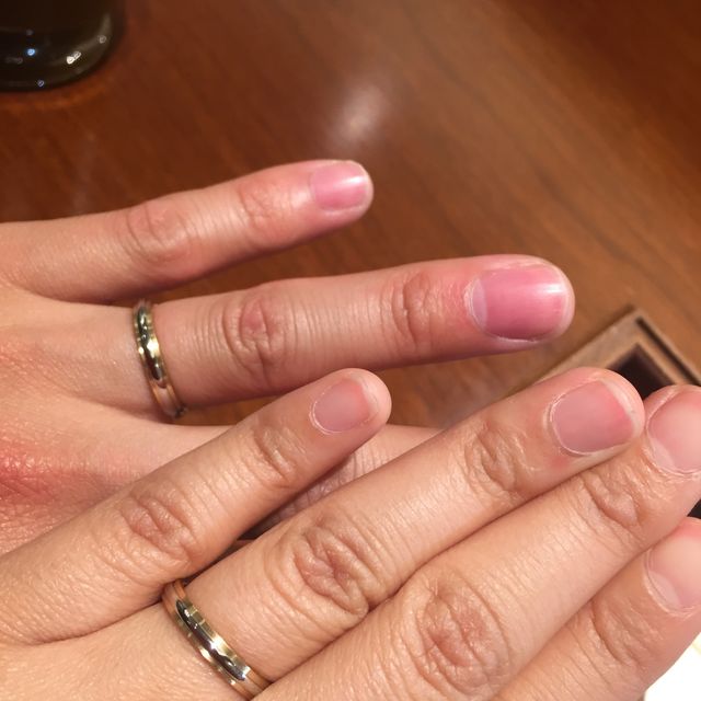 【TANZO.(鍛造指輪)の口コミ】 ゴールドとシルバーのコンビを探していました。
スイスのブランドなど色々…