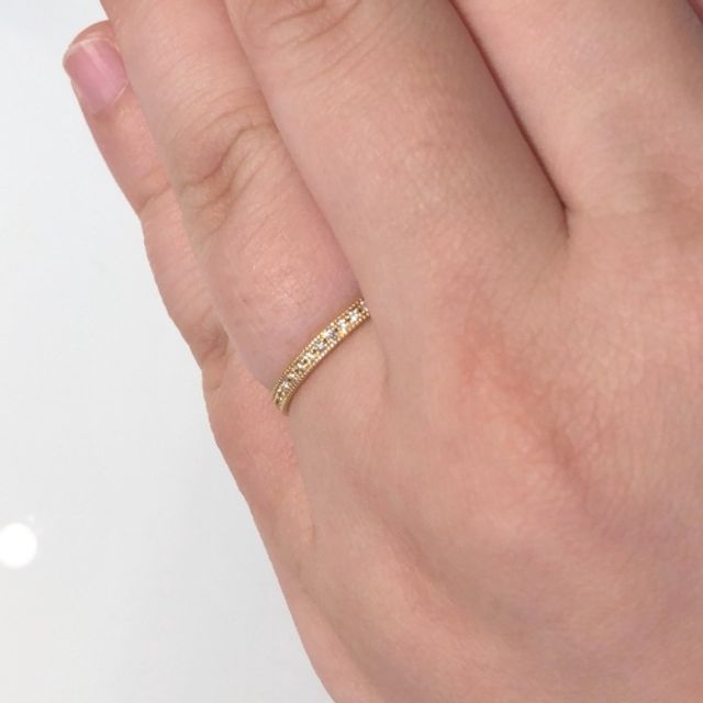 【CHER LUV(シェールラブ)の口コミ】 ラインのゴールドの細工が細かくキラキラと輝いていてキレイなのとメレダ…