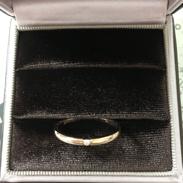 【アイプリモ(I-PRIMO)の口コミ】 あまり太いのは探していなかったので、細めで重ね付けしやすそうなデザイ…