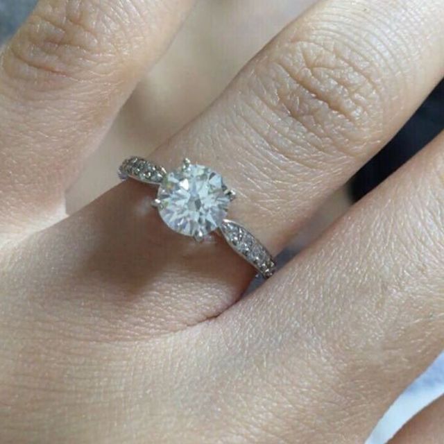 【ティファニー(Tiffany & Co.)の口コミ】 昔からいつか婚約指輪をもらえるならティファニーが良い！と憧れていまし…