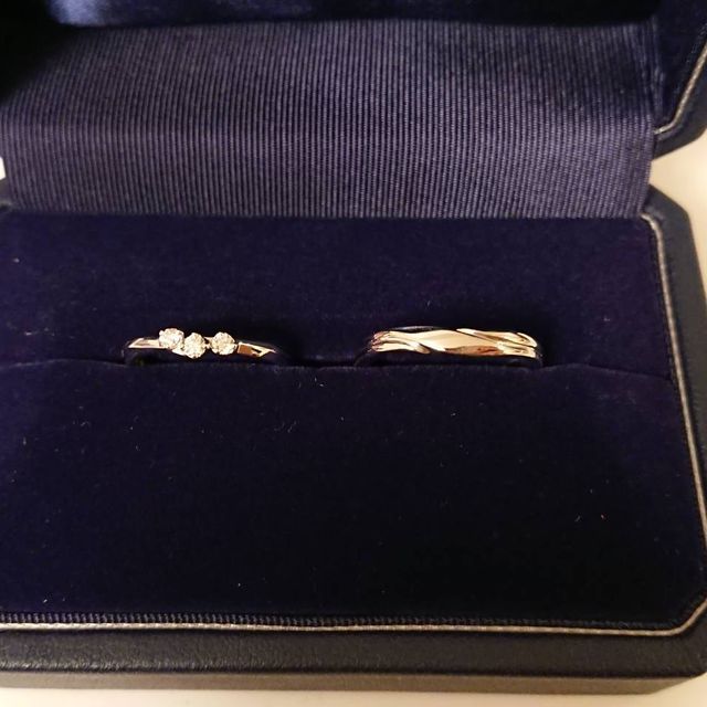 【銀座ダイヤモンドシライシの口コミ】 婚約指輪と結婚指輪のセットリングとして購入いたしました。セットとして…