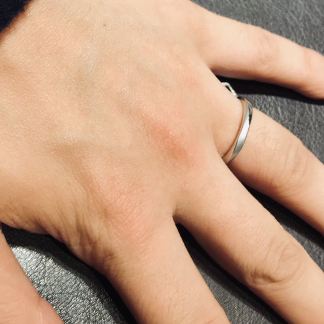 【TRECENTI(トレセンテ)の口コミ】 シンプルな中にあるデザイン性がとても好みでした！
彼女の指輪がダイヤが…