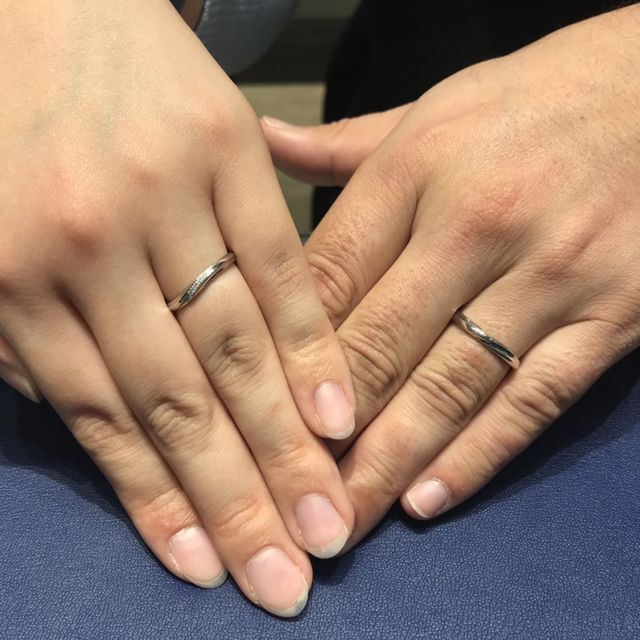 【銀座ダイヤモンドシライシの口コミ】 指輪の決め手はつけ心地が良いところでした。二人で生活の中で常に身につ…