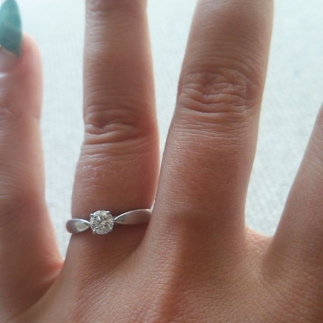 【ティファニー(Tiffany & Co.)の口コミ】 私は結婚指輪と重ねつけしたいとおもってましたので、立て爪のような立体…