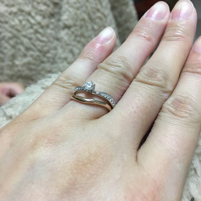 【4℃ BRIDAL(ヨンドシーブライダル)の口コミ】 婚約指輪の選択も購入も旦那が決めてくれたものです。私の知らぬ間に購入…