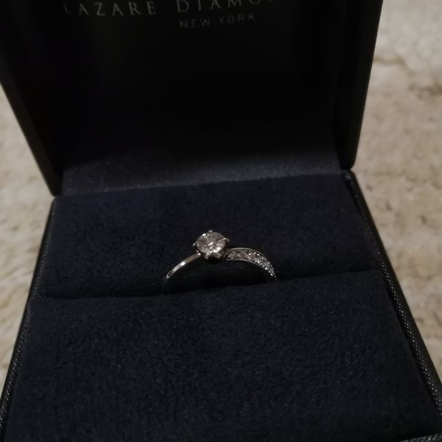 【ラザール ダイヤモンド(LAZARE DIAMOND)の口コミ】 重ね付けしやすい、ウェーブラインのものを探していて、この指輪はウェー…