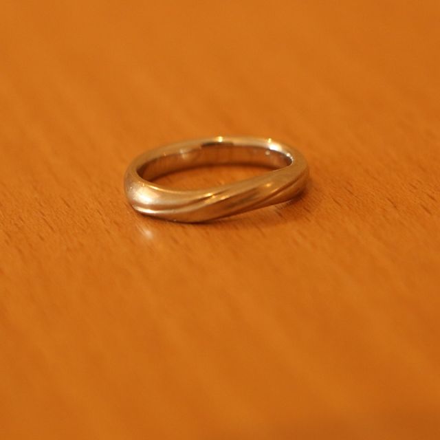 【WAKO BRIDALの口コミ】 ドッシリした感じがとても気に入っています。
オーダーメイドなので世界に…