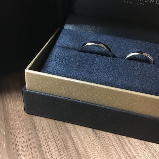 【ラザール ダイヤモンド(LAZARE DIAMOND)の口コミ】 最初は結婚指輪にはダイヤ無しで考えてましたがこちらの指輪のダイヤが他…