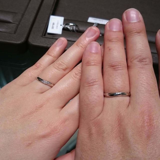 【アイプリモ(I-PRIMO)の口コミ】 普段つけている時に邪魔にならず、なおかつ婚約指輪と一緒に着けたときに…