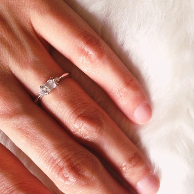 【ORECCHIO(オレッキオ)の口コミ】 ラウンドブリリアントカットの婚約指輪も試着してみたのですが、あまり手…