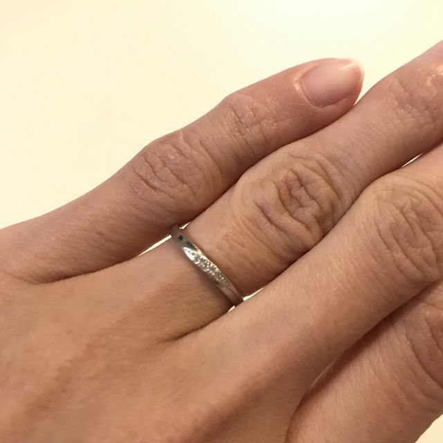 【組曲ジュエリーの口コミ】 色々なショップを見て回りました。主人はは仕事中につける事が出来ないの…