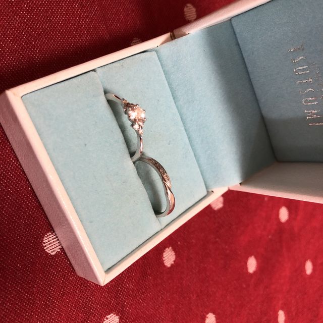 【ジュエリーツツミ(JEWELRY TSUTSUMI)の口コミ】 価格とデザインです。エンゲージリングとマリッジリングがセットになって…