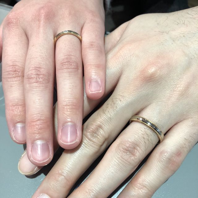 【CHRISTIAN BAUER(クリスチャンバウアー)の口コミ】 滑らかなつけ心地と、飽きのこないシンプルなデザインです。ホワイトとロ…