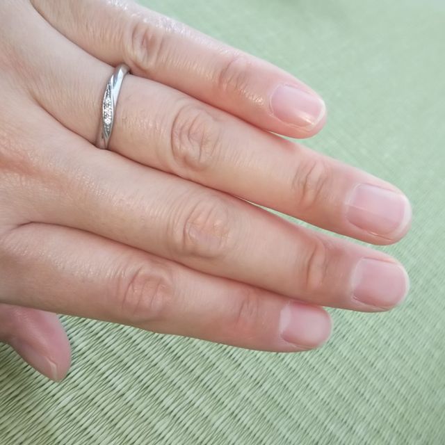 【アイプリモ(I-PRIMO)の口コミ】 指輪の斜めのデザインがとてもよく、指を細くみせてくれます。メンズのデ…