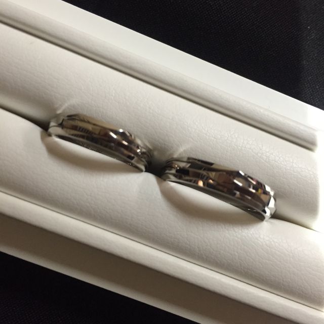 【N.Y.NIWAKA(ニューヨークニワカ)の口コミ】 ストーンなしの指輪を探していて、キラキラとしたカッティングが素敵だと…