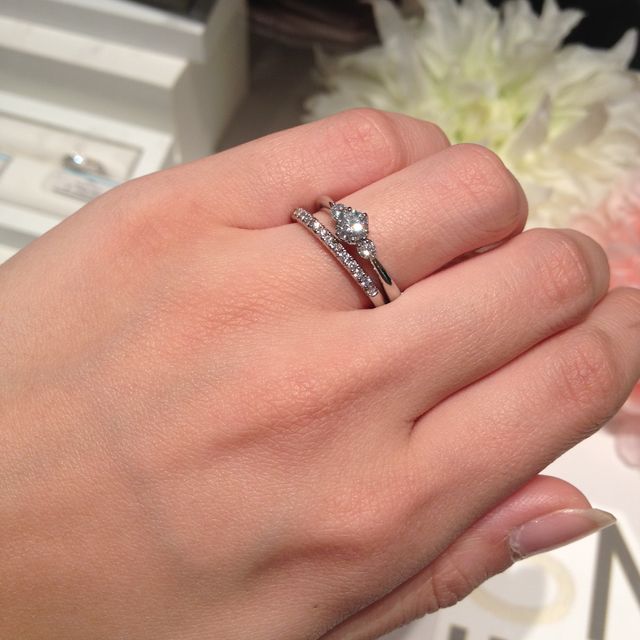 【銀座ダイヤモンドシライシの口コミ】 他のお店も見に行く予定で、とりあえずフラッと寄ってみたら、婚約指輪も…