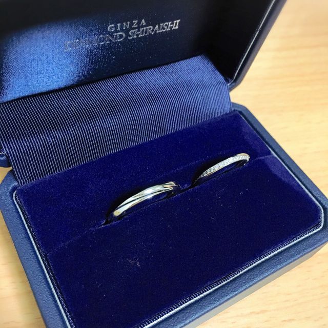 【銀座ダイヤモンドシライシの口コミ】 ダイヤがたくさん入っている種類にしました。
180°くらい入っていて、…