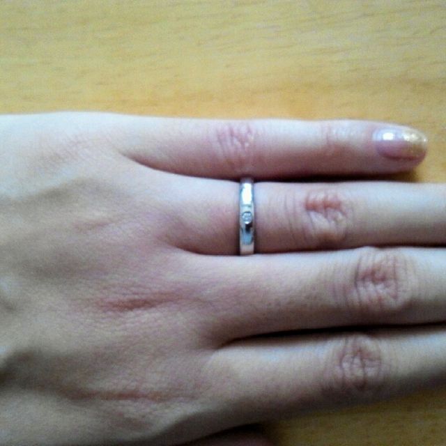 【4℃ BRIDAL(ヨンドシーブライダル)の口コミ】 ずっとつけることができる、シンプルな指輪を探していました。ですが、デ…