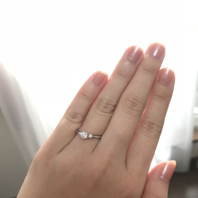 【銀座ダイヤモンドシライシの口コミ】 目立ち過ぎず、でも少し存在感のあるデザインが良いと思っていました。こ…