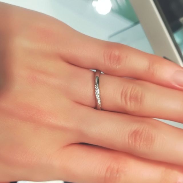 【4℃ BRIDAL(ヨンドシーブライダル)の口コミ】 ウェーブラインがきれいな指輪が多いブランドだと感じたので、実際に幾つ…