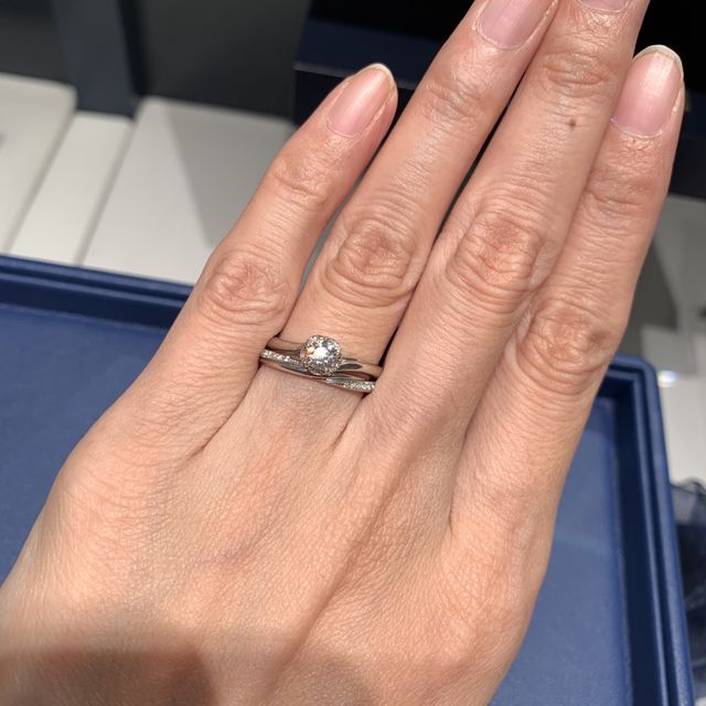 【銀座ダイヤモンドシライシの口コミ】 細身の結婚指輪を探していましたがなかなか見つからず、銀座ダイヤモンド…