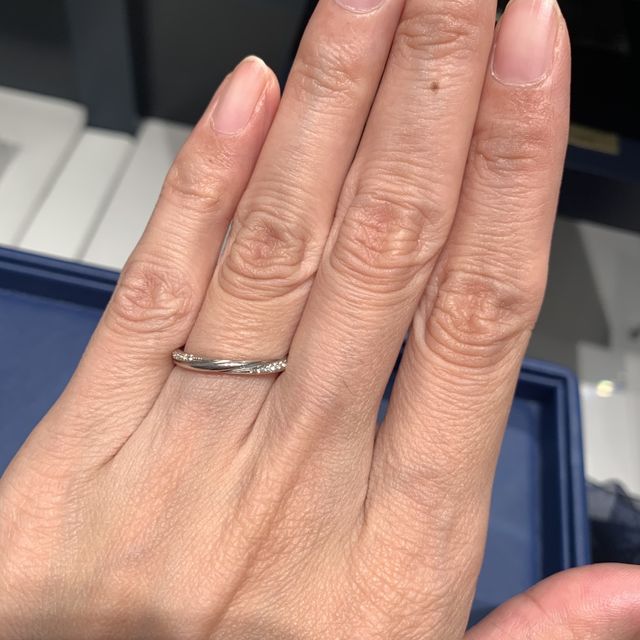【銀座ダイヤモンドシライシの口コミ】 細身の結婚指輪を探していましたがなかなか見つからず、銀座ダイヤモンド…