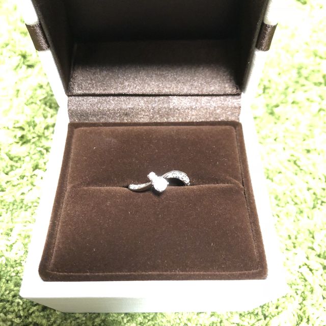 【アイプリモ(I-PRIMO)の口コミ】 見た目が非常にゴージャスなこと。またどの面から見ても中央のダイヤと周…