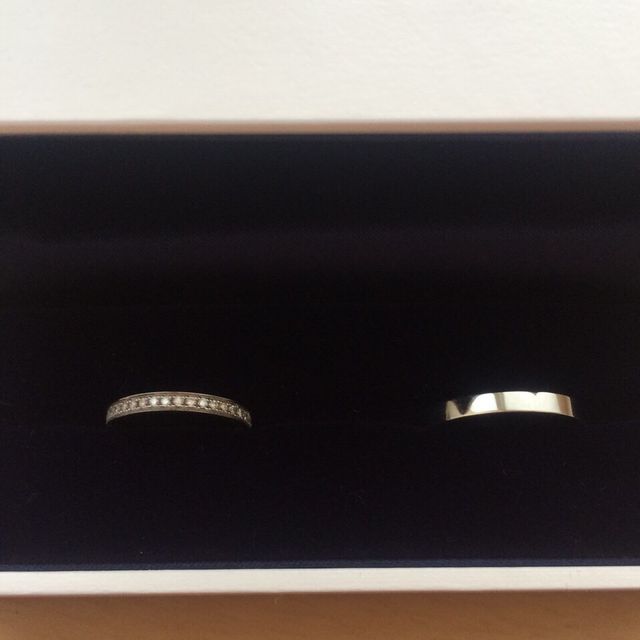 【Something Blue(サムシングブルー)の口コミ】 女性用の小さいですが無数に散りばめられたダイアがとても綺麗で嫁もこれ…