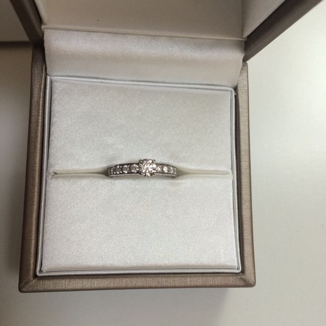 【ブルガリ(BVLGARI)の口コミ】 銀婚式の記念に主人からプレゼントしてもらいました。
エタニティリングを…