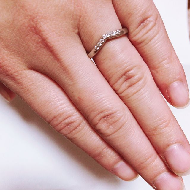 【ROCCA(ロッカ)の口コミ】 手が小さく指もながくはない私ですが、お店の人にその旨を伝えるとＶ型の…