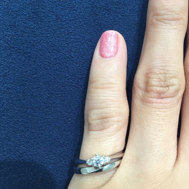 【4℃ BRIDAL(ヨンドシーブライダル)の口コミ】 結婚指輪のペア価格が、お手頃で、また指輪のデザインが、とても気に入っ…