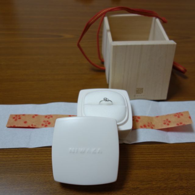 【俄(にわか)の口コミ】 購入の決め手はデザインです。ダイヤモンドのサイドにピンクダイヤモンド…