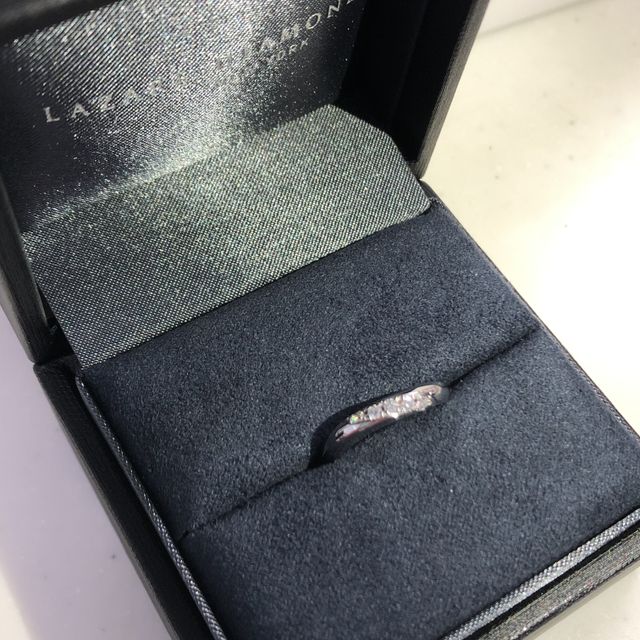 【ラザール ダイヤモンド(LAZARE DIAMOND)の口コミ】 シンプルかつ凸のないものがよく 店員さんが色々なデザインのものを出して…
