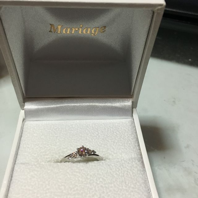 【Mariage ent(マリアージュエント)の口コミ】 指が綺麗に見える、s字タイプの指輪を探していてオススメされた指輪をつけ…