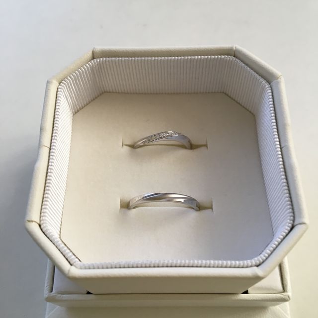 【4℃ BRIDAL(ヨンドシーブライダル)の口コミ】 お互いに好きなデザインだったのと価格も高すぎず安すぎずで調度よかった…