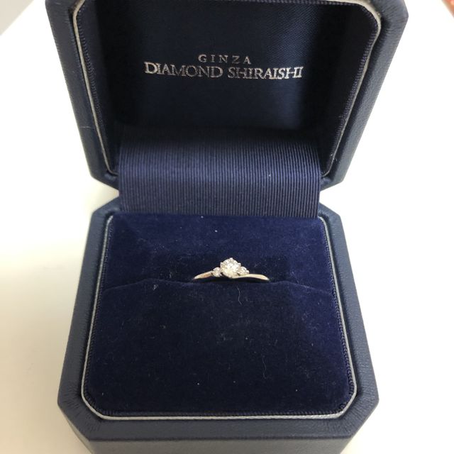【銀座ダイヤモンドシライシの口コミ】 サイドにメレダイヤが輝いていて、華やかな雰囲気が気に入りました。
他に…