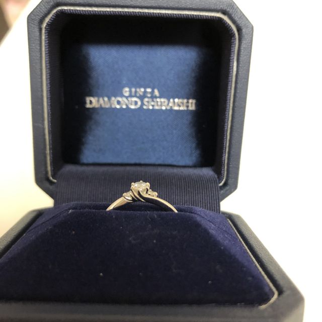 【銀座ダイヤモンドシライシの口コミ】 サイドにメレダイヤが輝いていて、華やかな雰囲気が気に入りました。
他に…