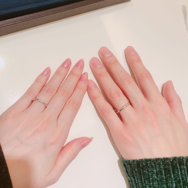 【4℃ BRIDAL(ヨンドシーブライダル)の口コミ】 シンプルなデザインと付け心地で選びました。ジュエリーブランドの大手と…