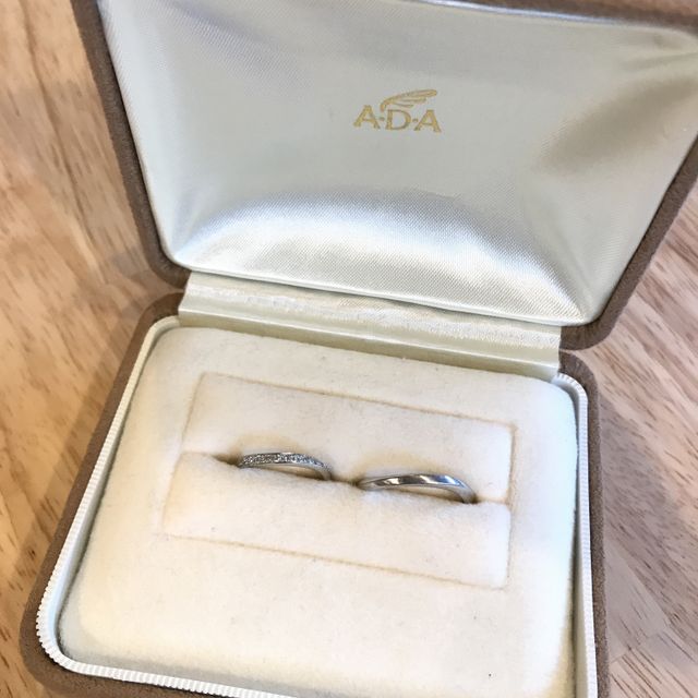 【A・D・A(エー・ディー・エー)の口コミ】 男女共細身のプラチナリングにダイヤモンドの並びが上品で気に入りました…