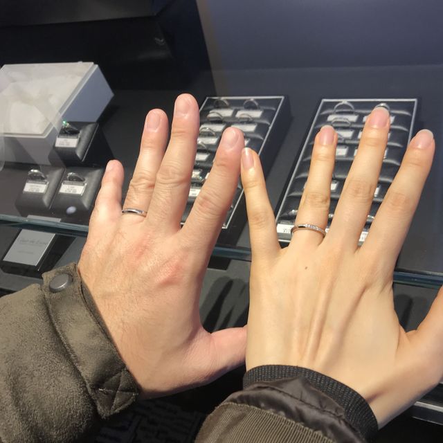 【エクセルコダイヤモンド(EXELCO DIAMOND)の口コミ】 ミル打ちのデザインがとても気に入りました。他のお店にはないデザインで…